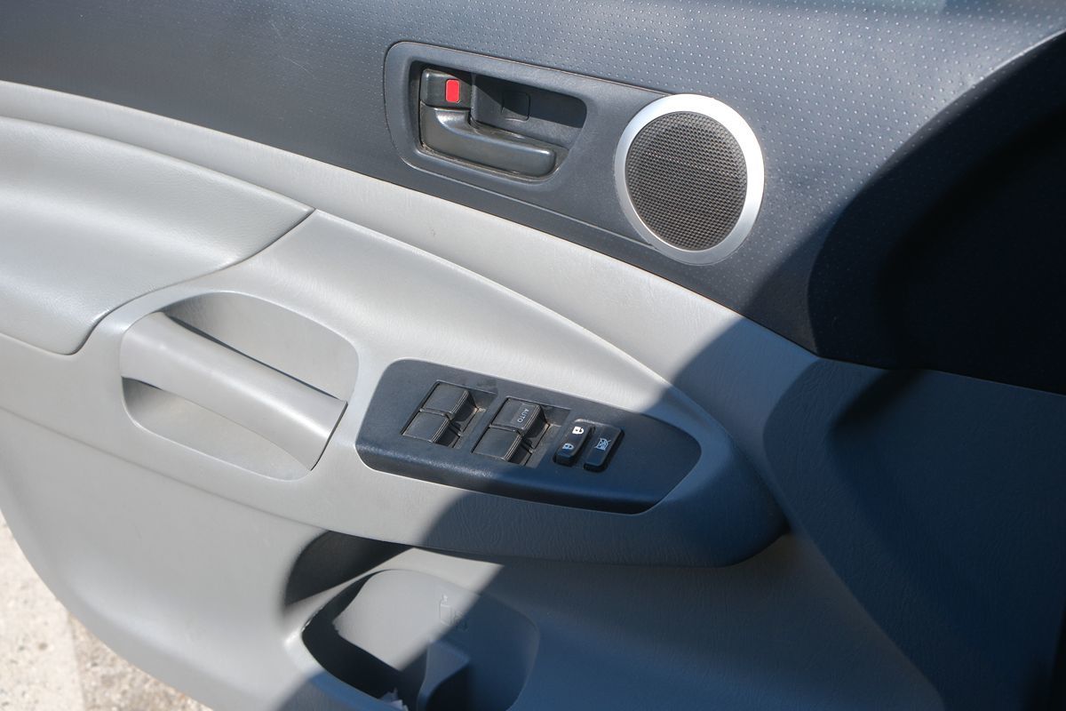 2015 Toyota Tacoma SR5 photo 11