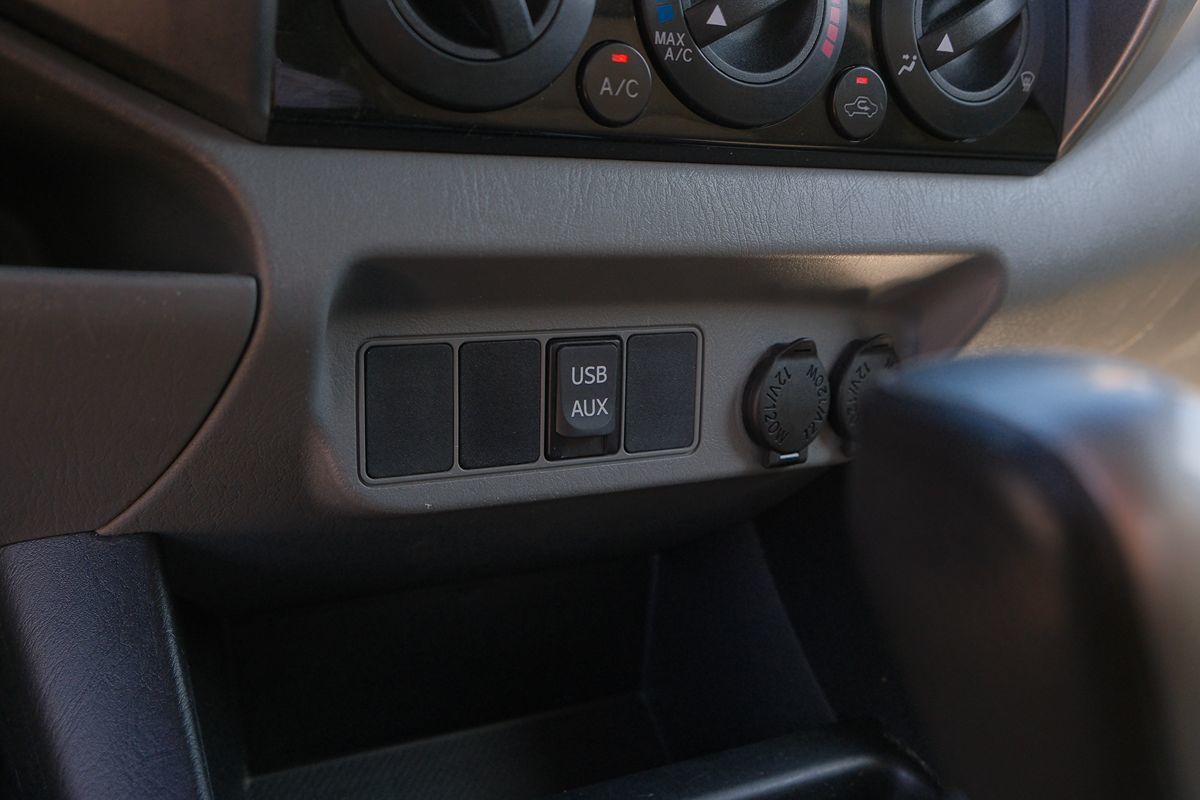 2015 Toyota Tacoma SR5 photo 24