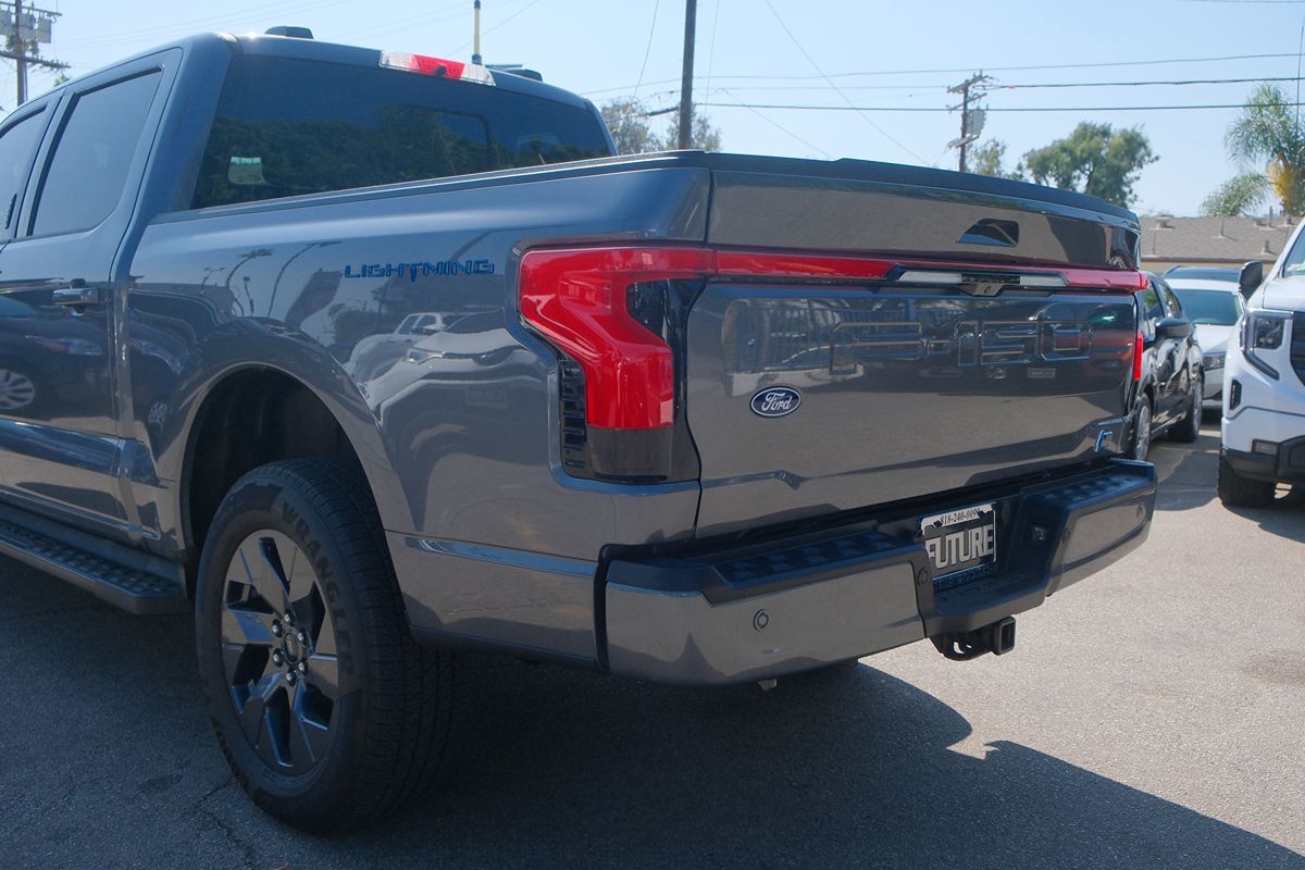 2024 Ford F-150 Lightning Lariat photo 40