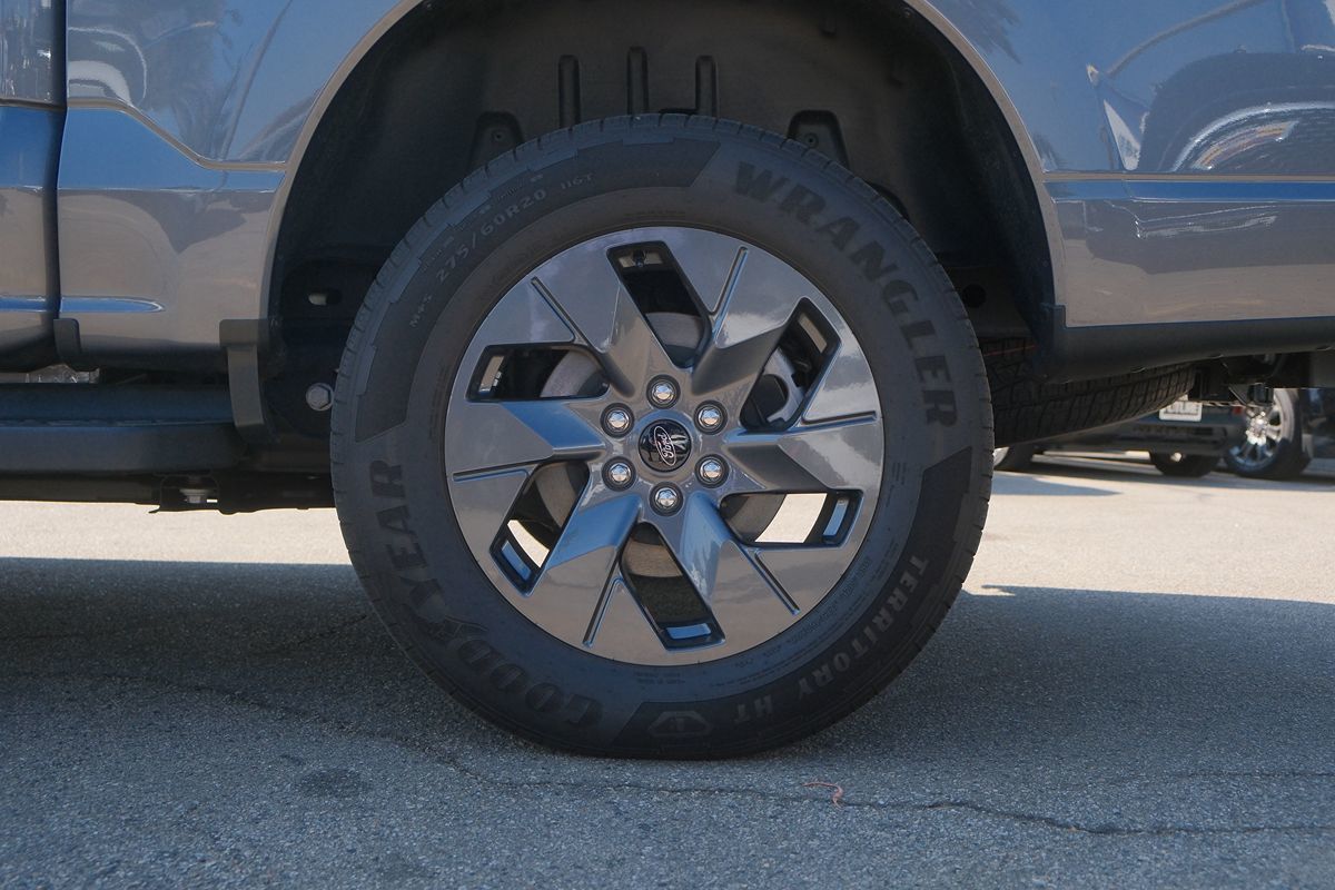 2024 Ford F-150 Lightning Lariat photo 39