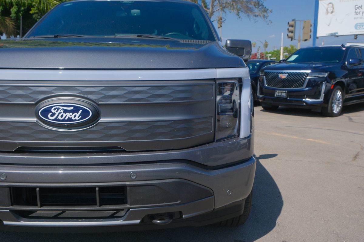 2024 Ford F-150 Lightning Lariat photo 47