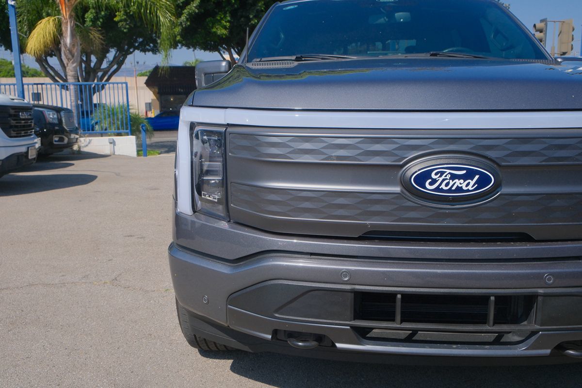 2024 Ford F-150 Lightning Lariat photo 45
