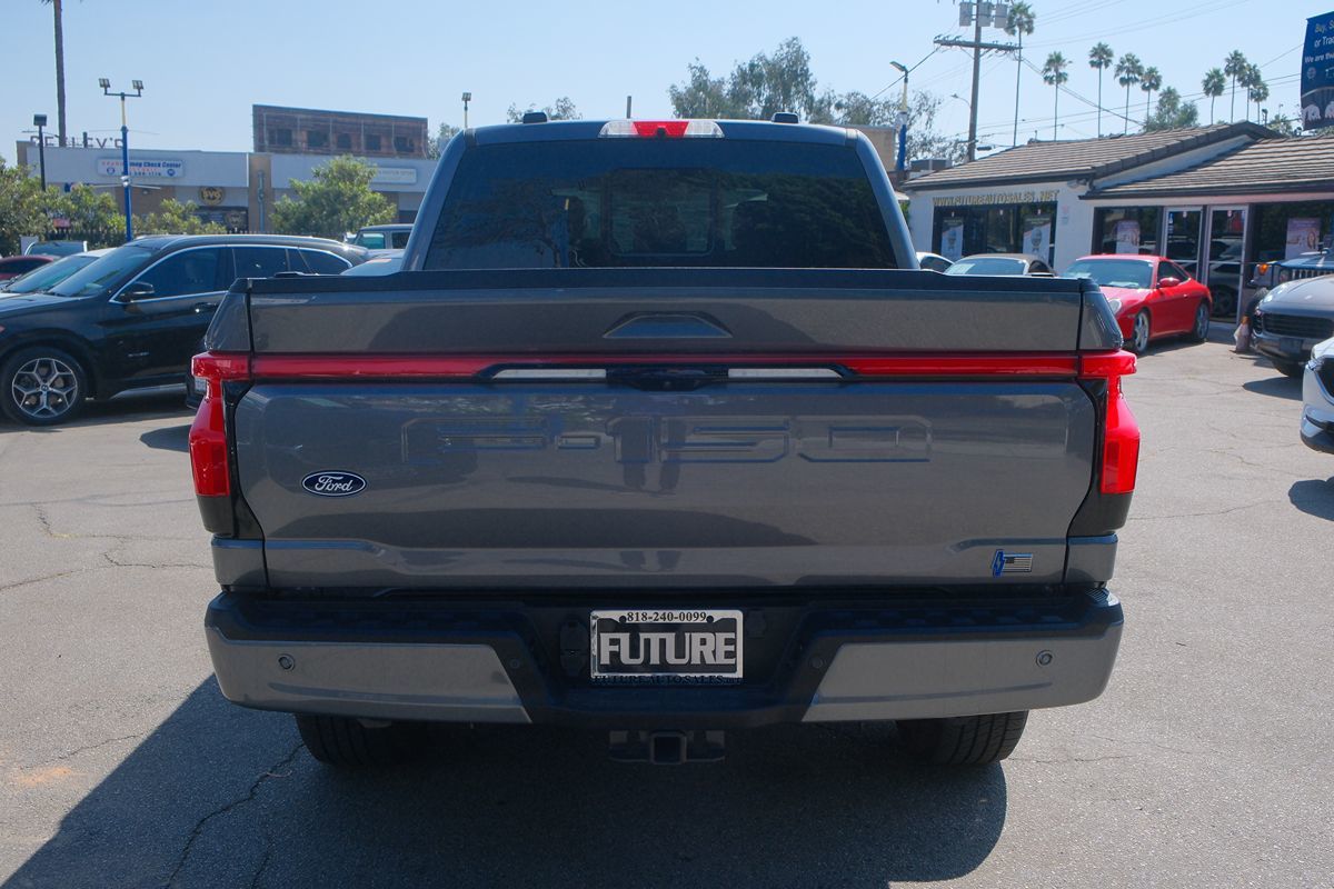 2024 Ford F-150 Lightning Lariat photo 4