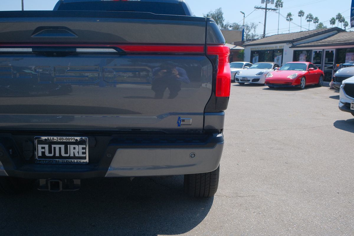 2024 Ford F-150 Lightning Lariat photo 43