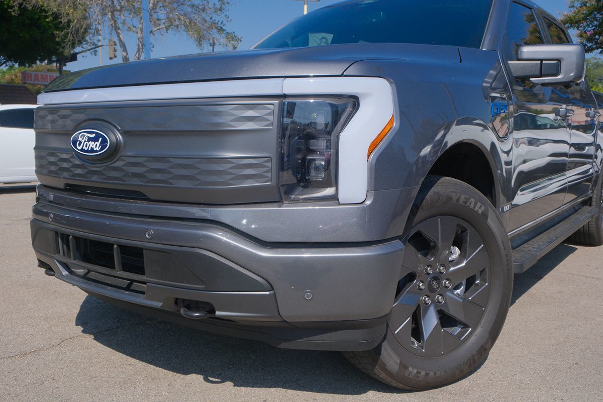 2024 Ford F-150 Lightning Lariat photo 7