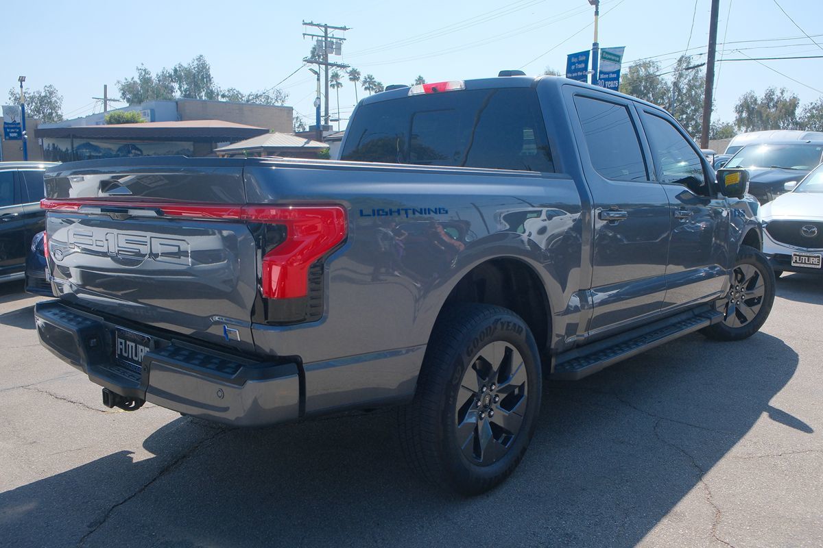2024 Ford F-150 Lightning Lariat photo 5