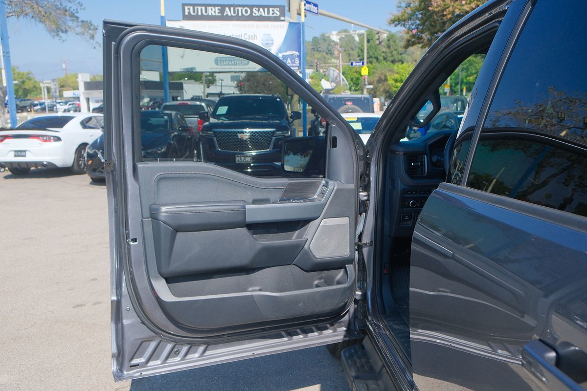 2024 Ford F-150 Lightning Lariat photo 9