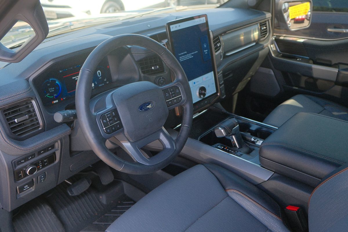 2024 Ford F-150 Lightning Lariat photo 13