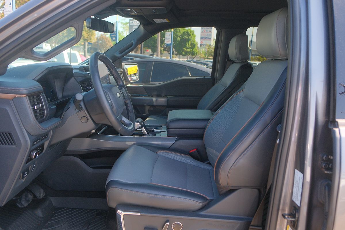 2024 Ford F-150 Lightning Lariat photo 11