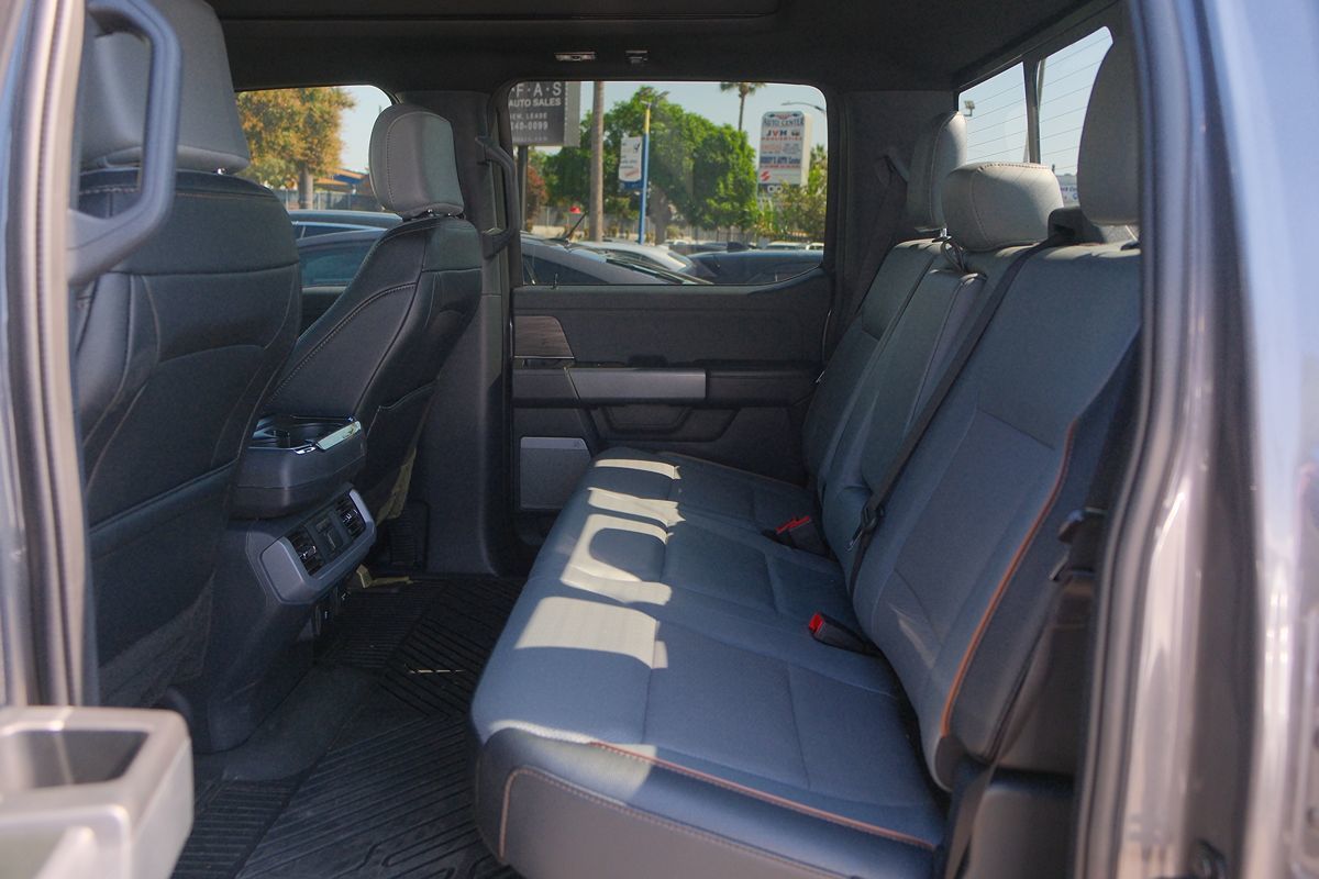 2024 Ford F-150 Lightning Lariat photo 36