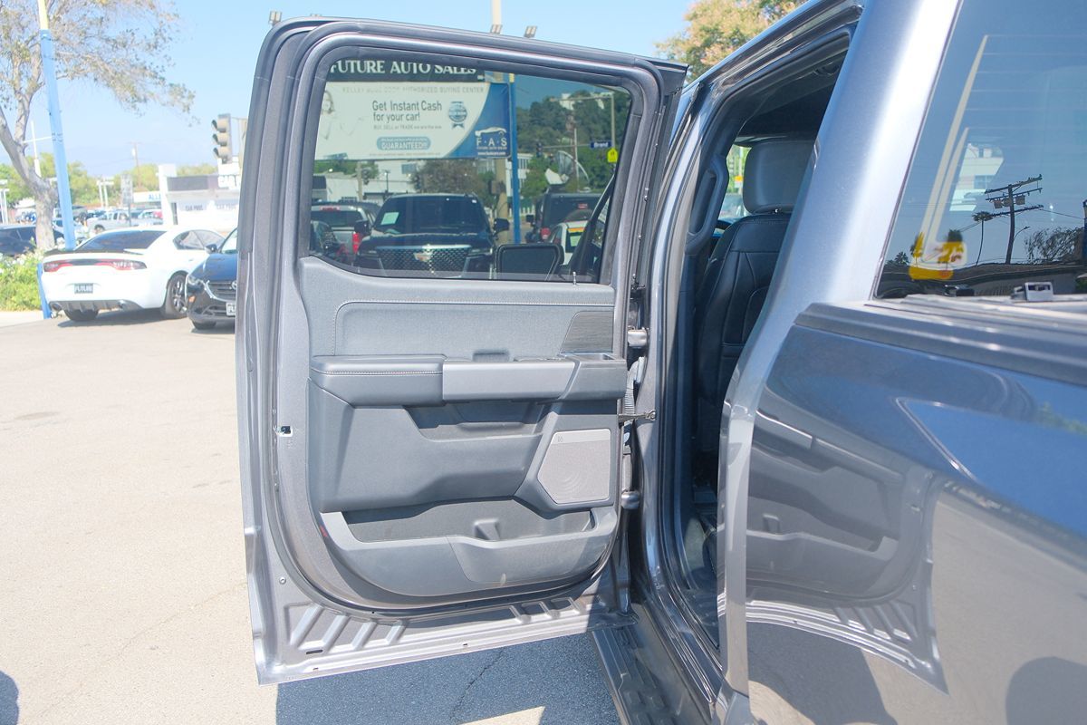 2024 Ford F-150 Lightning Lariat photo 37