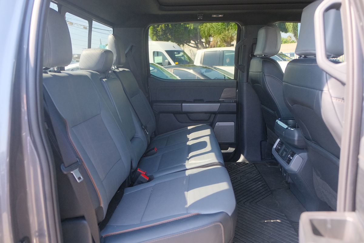 2024 Ford F-150 Lightning Lariat photo 33