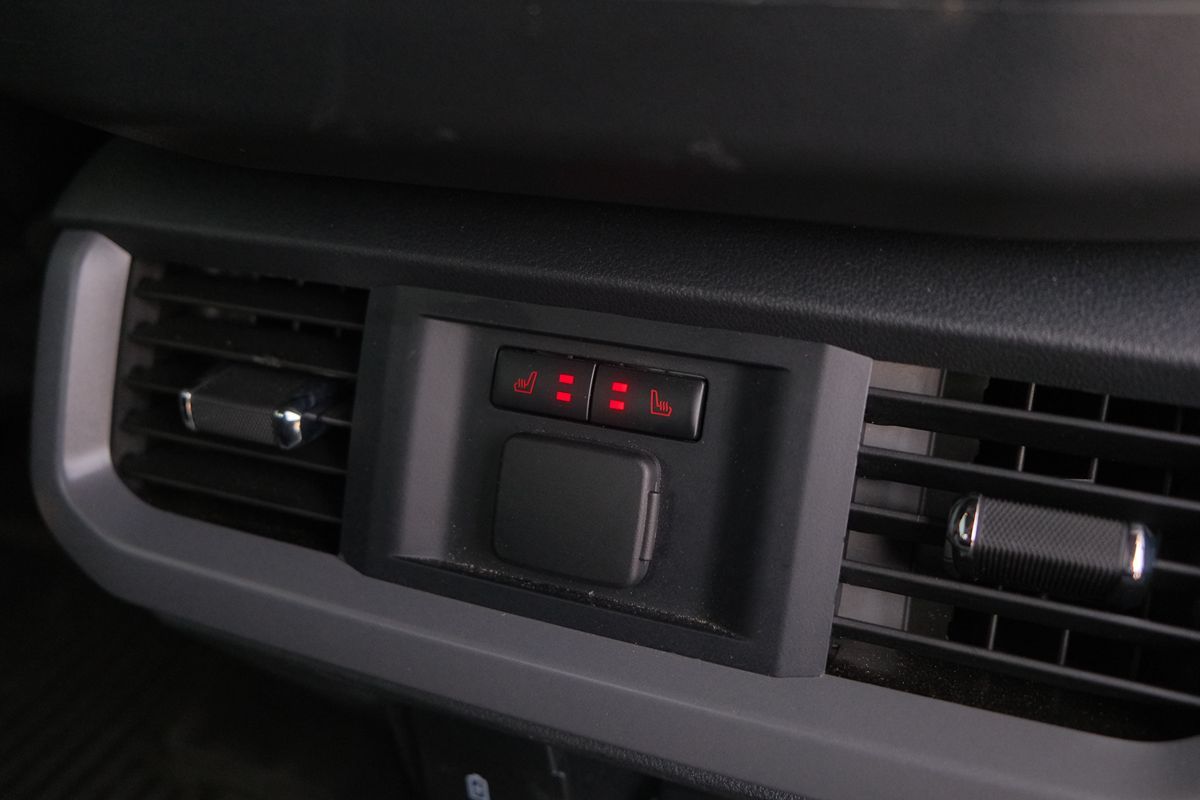 2024 Ford F-150 Lightning Lariat photo 35