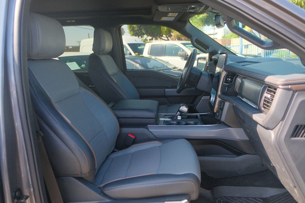 2024 Ford F-150 Lightning Lariat photo 29