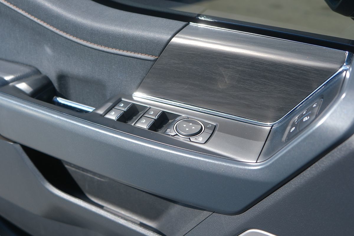 2024 Ford F-150 Lightning Lariat photo 10