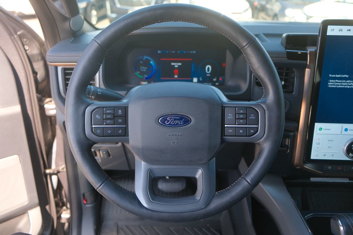 2024 Ford F-150 Lightning Lariat photo 15