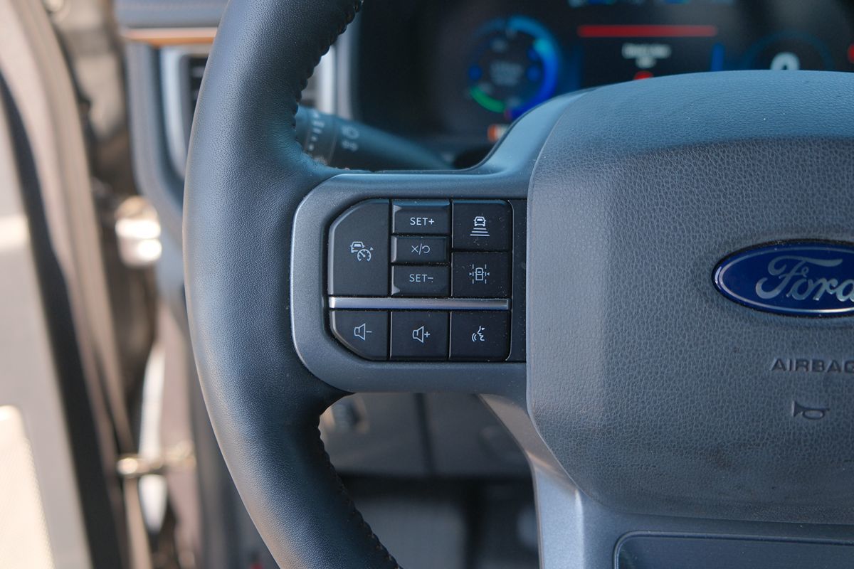 2024 Ford F-150 Lightning Lariat photo 16