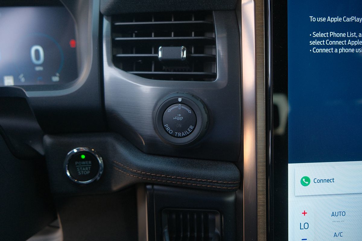 2024 Ford F-150 Lightning Lariat photo 21