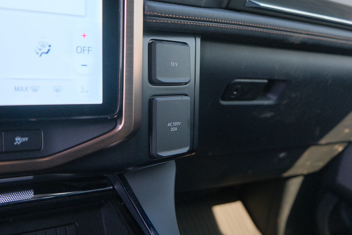 2024 Ford F-150 Lightning Lariat photo 23