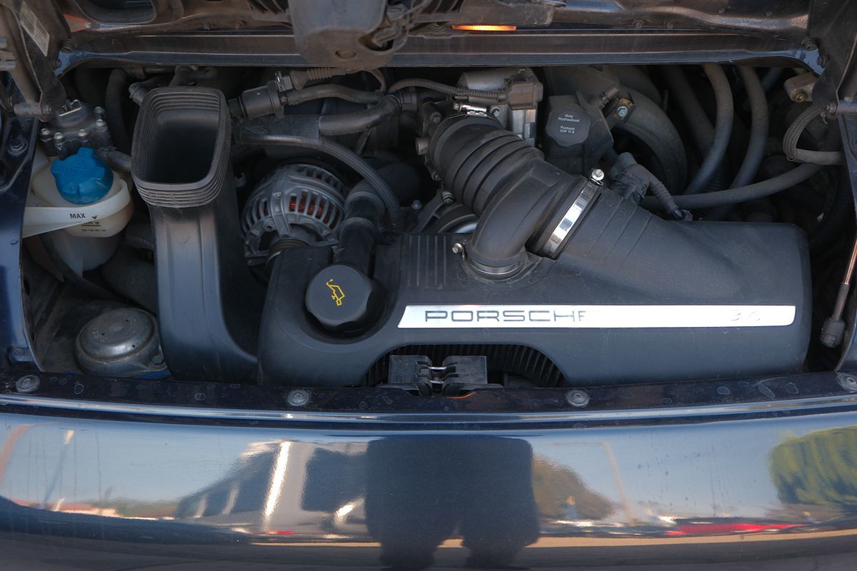 2005 Porsche 911 4S photo 9