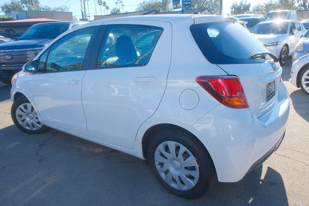 2015 Toyota Yaris photo 4