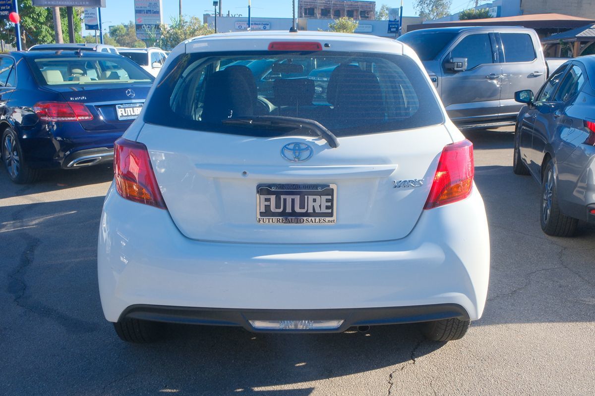 2015 Toyota Yaris photo 5