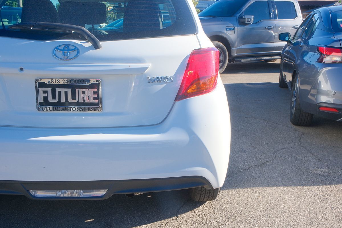 2015 Toyota Yaris photo 32