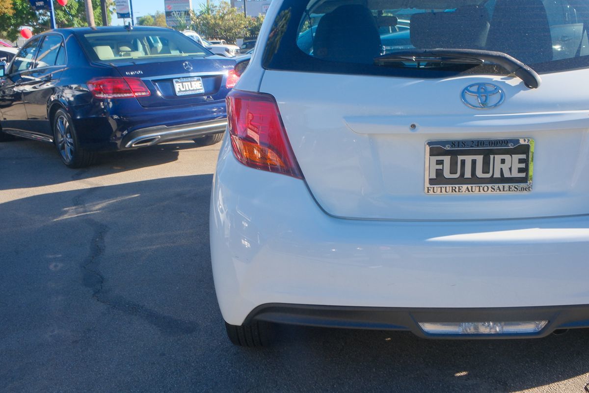 2015 Toyota Yaris photo 31