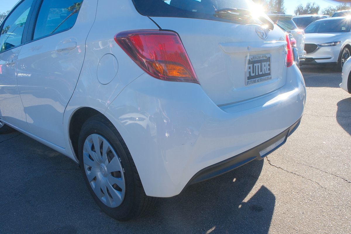 2015 Toyota Yaris photo 30