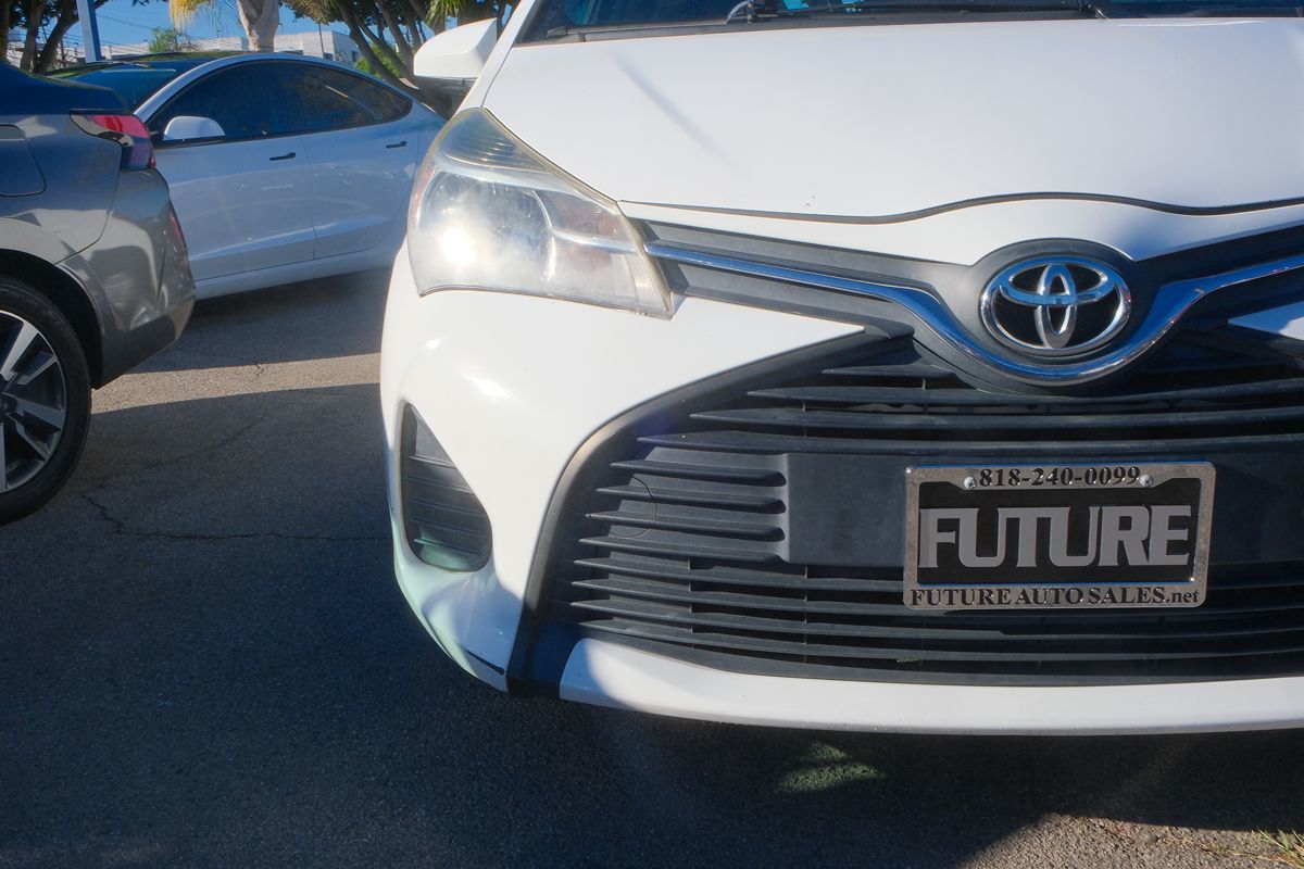 2015 Toyota Yaris photo 33