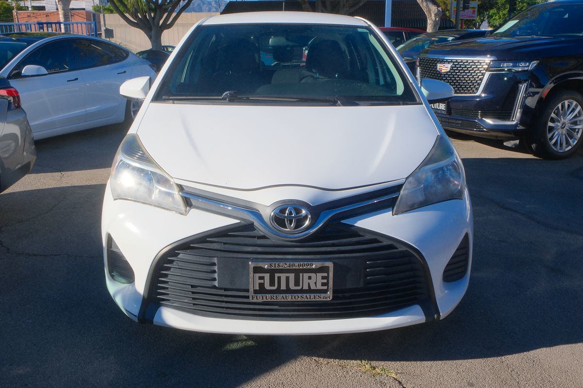 2015 Toyota Yaris photo 2