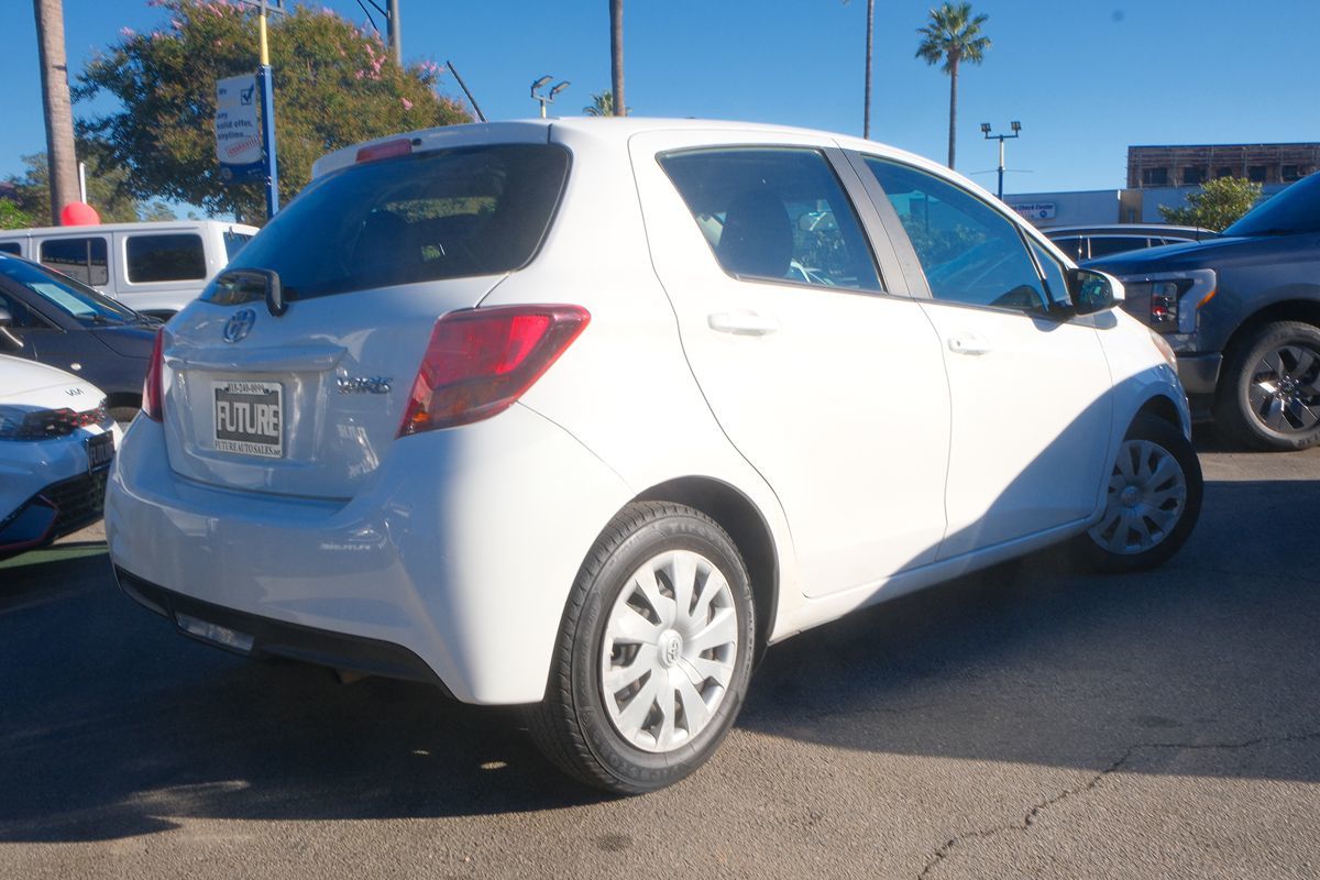 2015 Toyota Yaris photo 6
