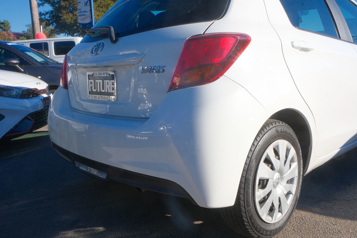 2015 Toyota Yaris photo 29