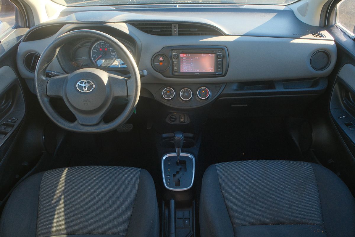 2015 Toyota Yaris photo 16