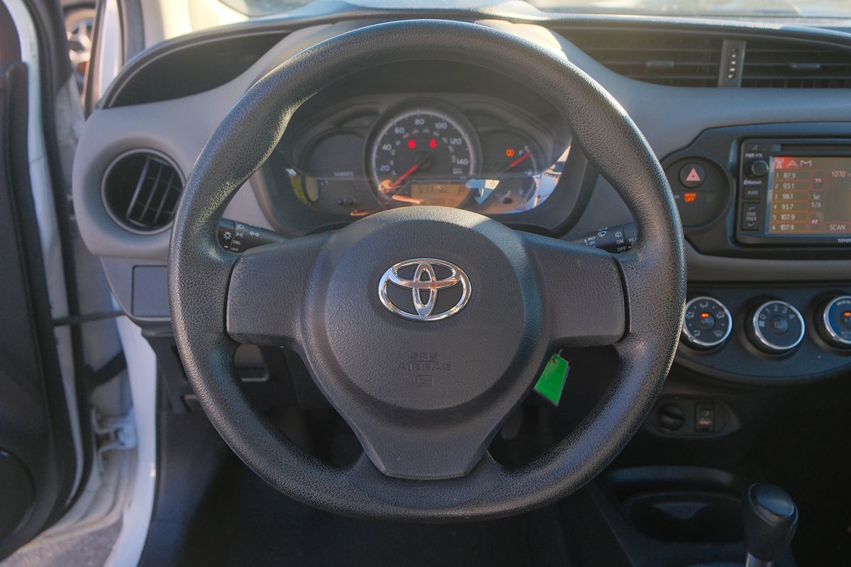 2015 Toyota Yaris photo 15
