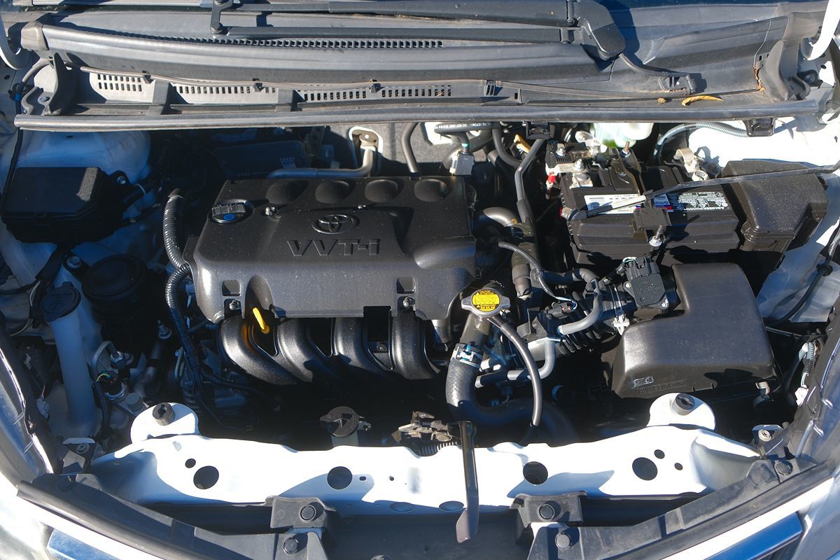 2015 Toyota Yaris photo 9