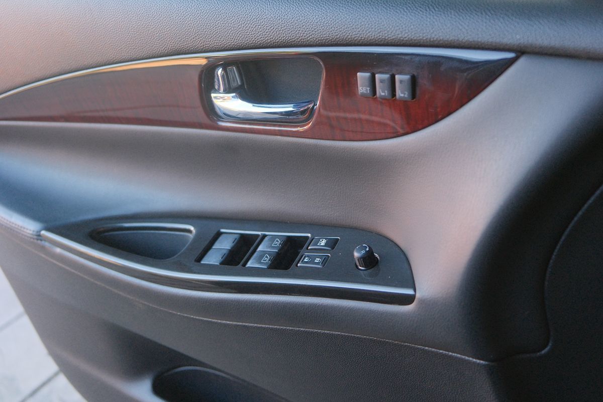 2017 Infiniti QX50 photo 10