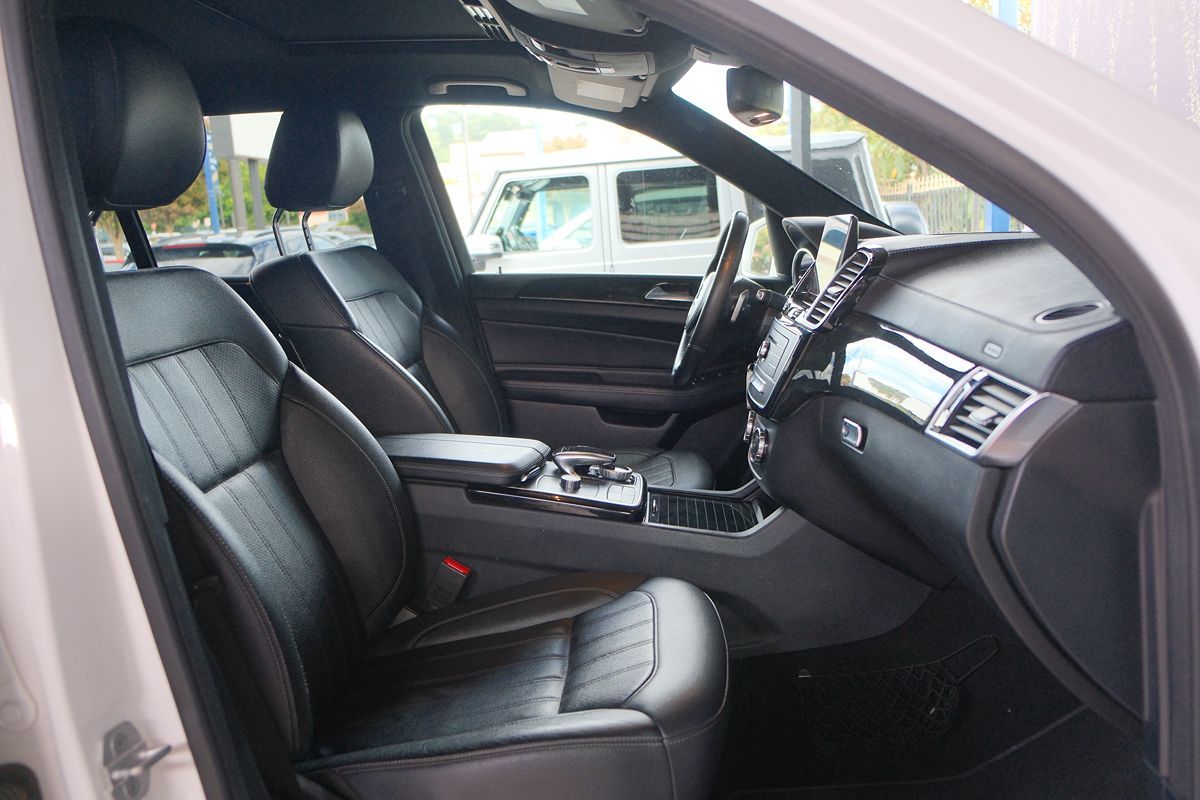 2017 Mercedes Benz GLS 450 4MATIC photo 28