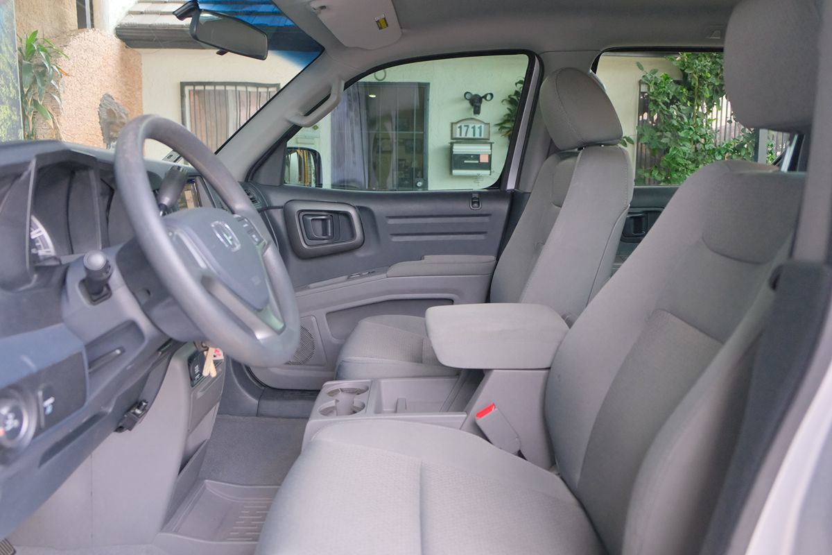 2010 Honda Ridgeline RT photo 9