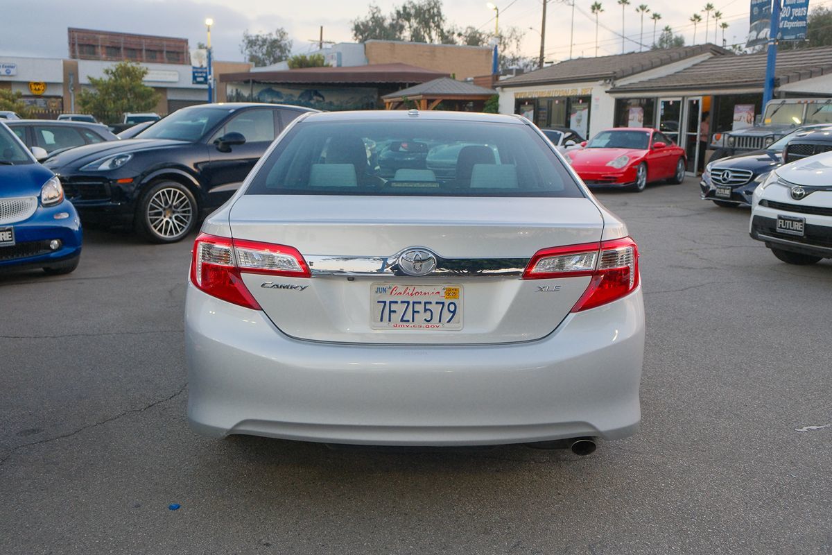 2014 Toyota Camry XLE photo 6