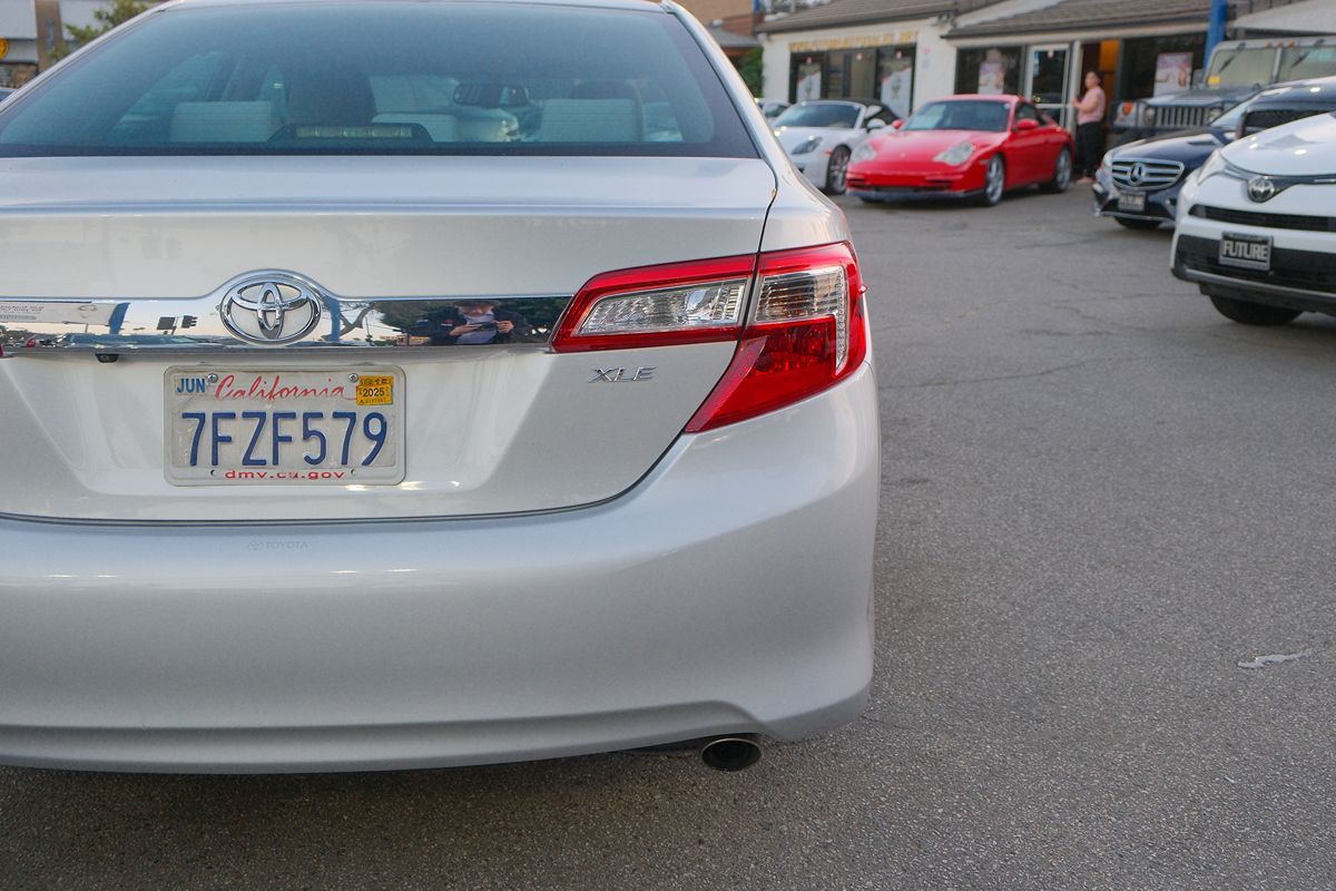 2014 Toyota Camry XLE photo 15