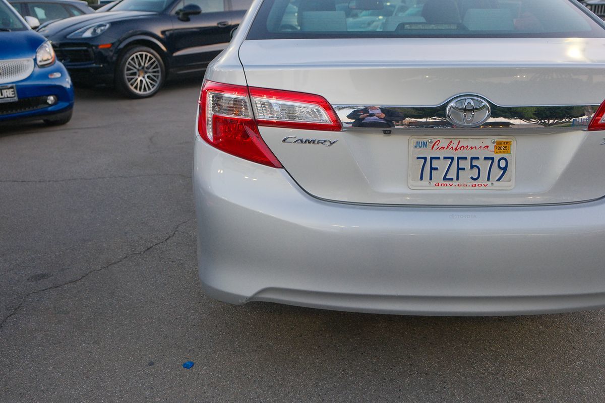 2014 Toyota Camry XLE photo 14