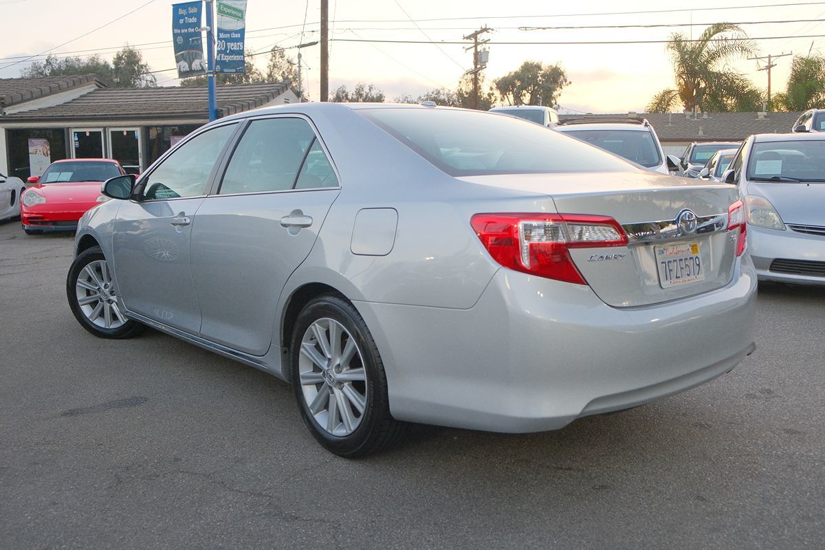 2014 Toyota Camry XLE photo 5