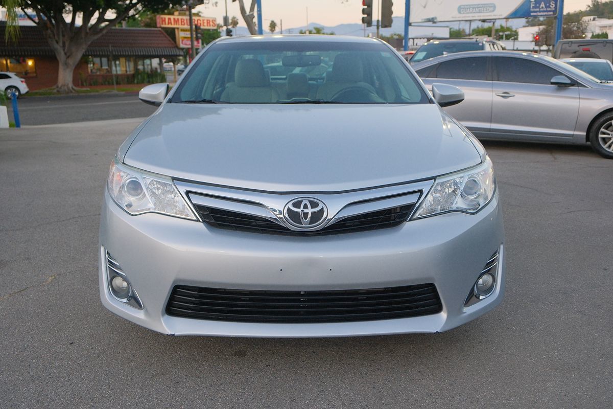2014 Toyota Camry XLE photo 3