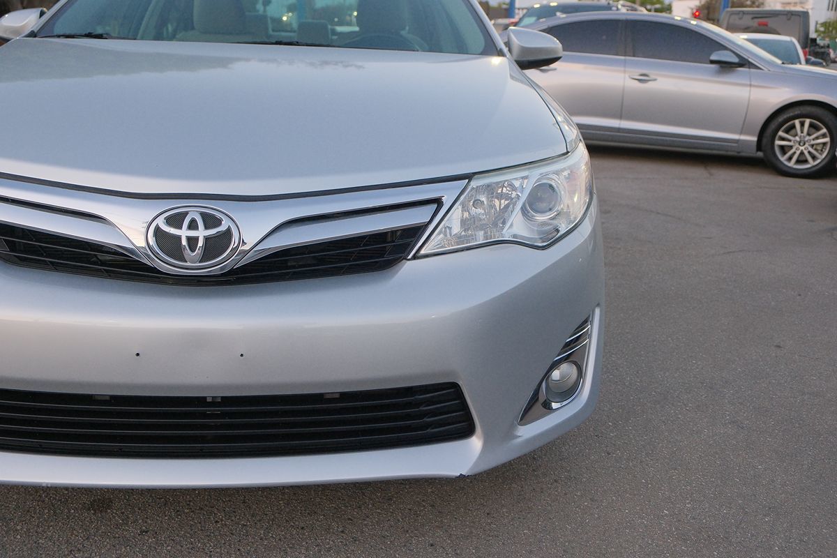 2014 Toyota Camry XLE photo 4