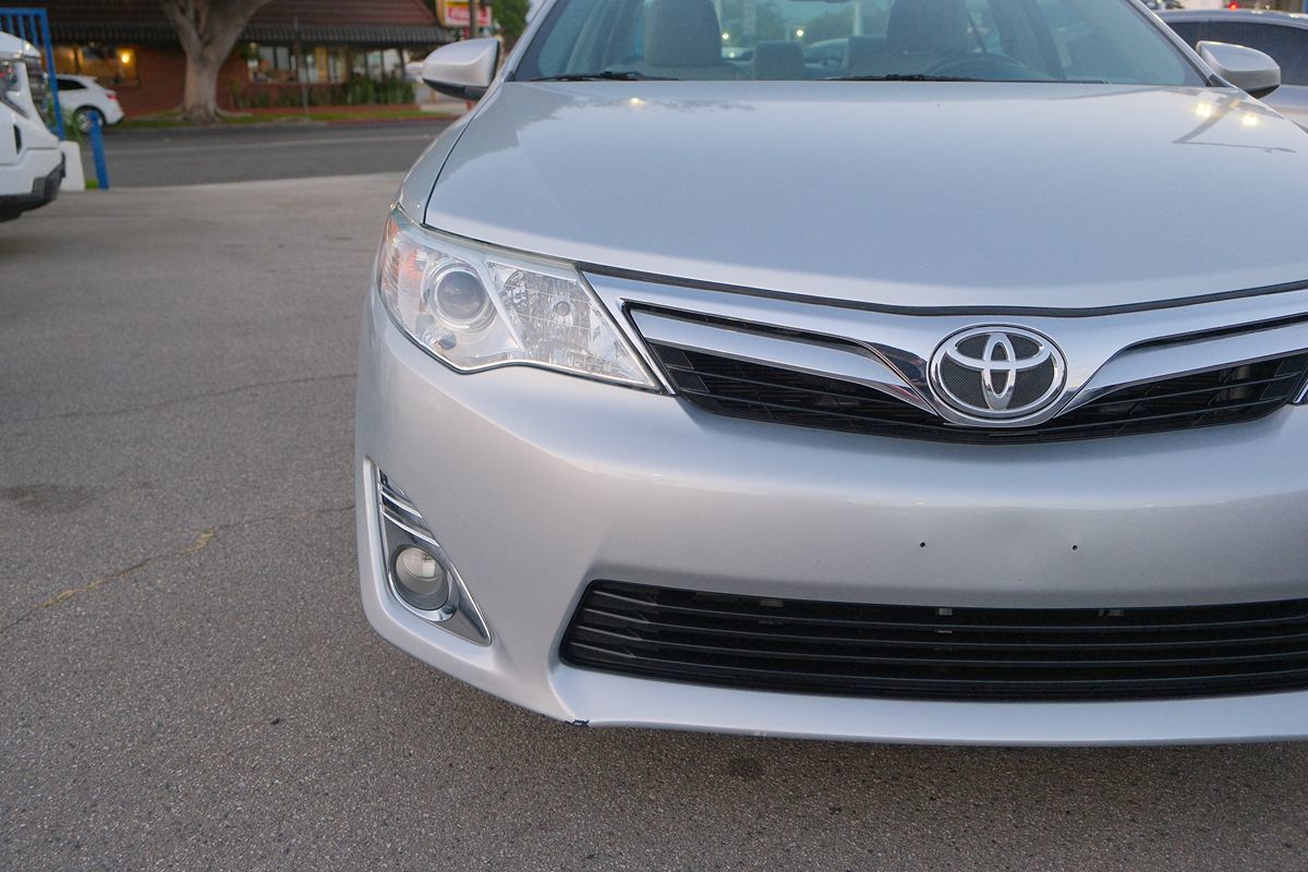 2014 Toyota Camry XLE photo 2