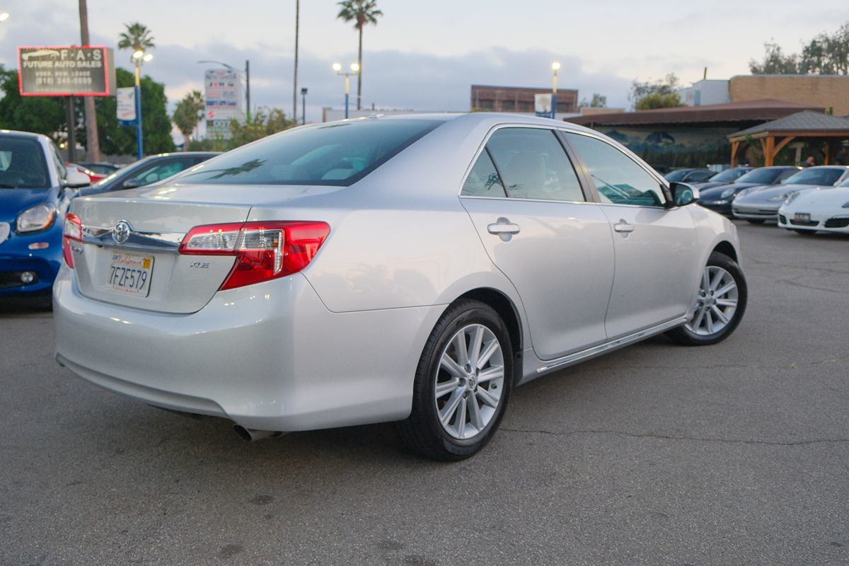 2014 Toyota Camry XLE photo 7