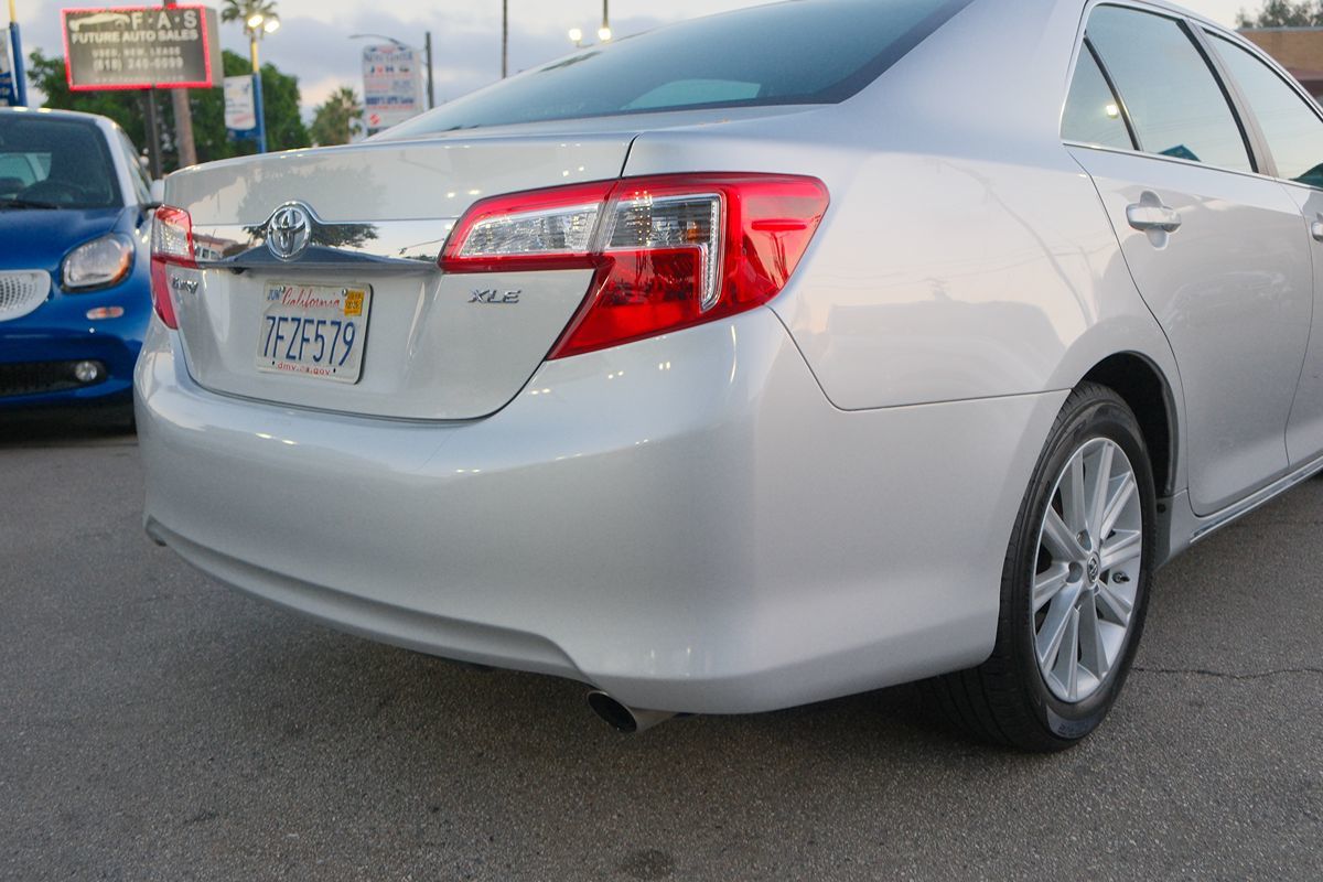 2014 Toyota Camry XLE photo 16