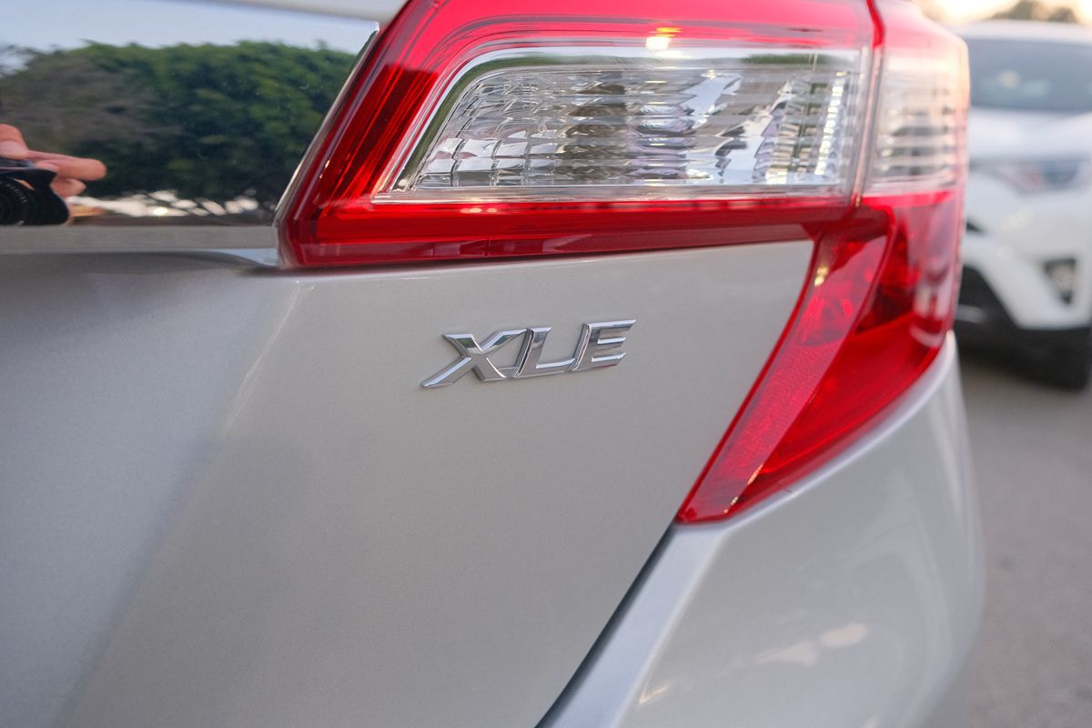 2014 Toyota Camry XLE photo 18