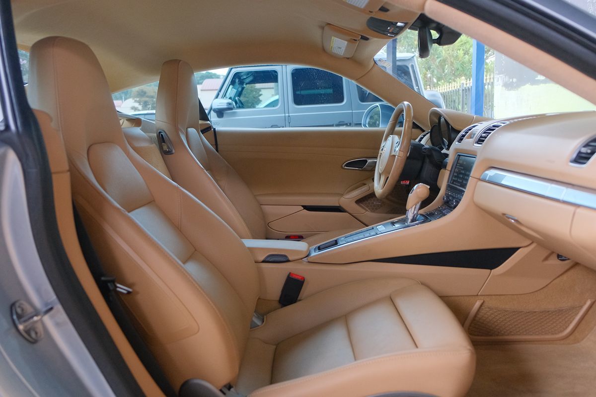2015 Porsche Cayman photo 24